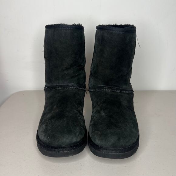 UGG Australia Black Genuine Sheepskin Classic Short Boot Size 9 - Picture 2 of 9